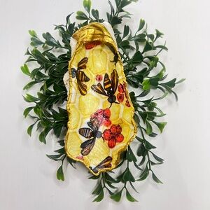 Bee & Floral Design Oyster Shell Dish